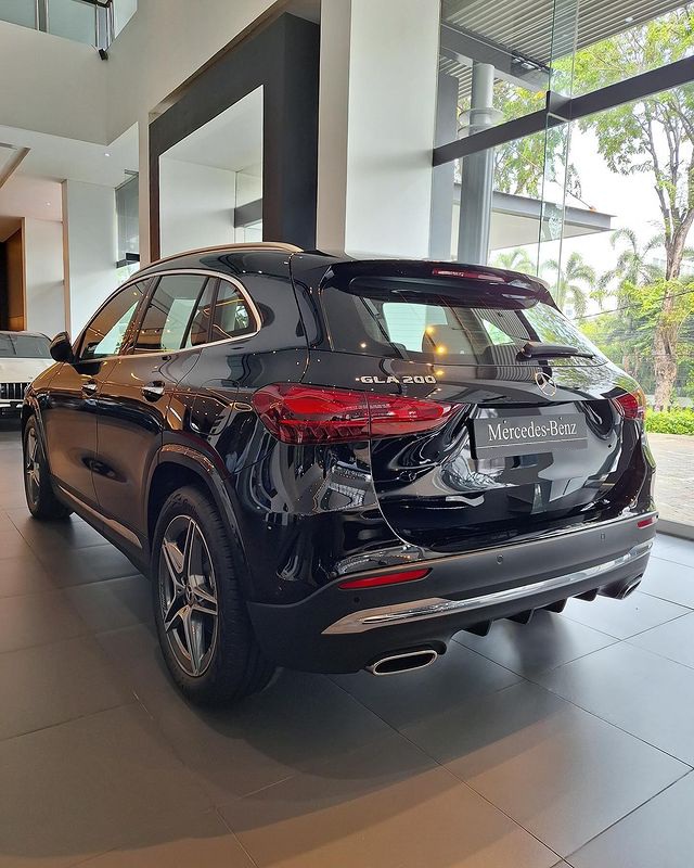 Promo Harga GLA 200 AMG 2024-2025 Indonesia Black 3