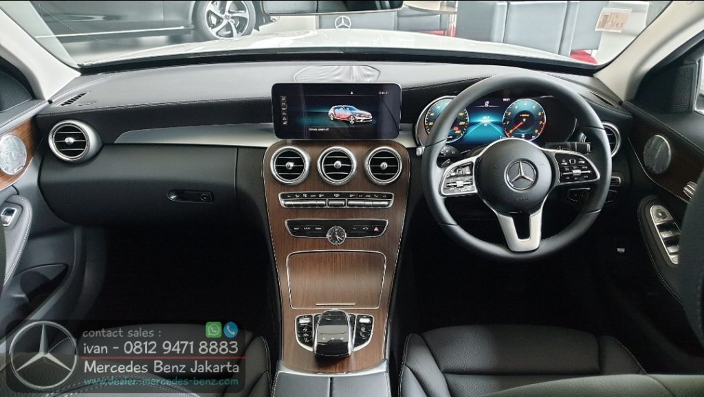 Interior Mercedes Benz C200 Estate Exclusive 2020 Indonesia