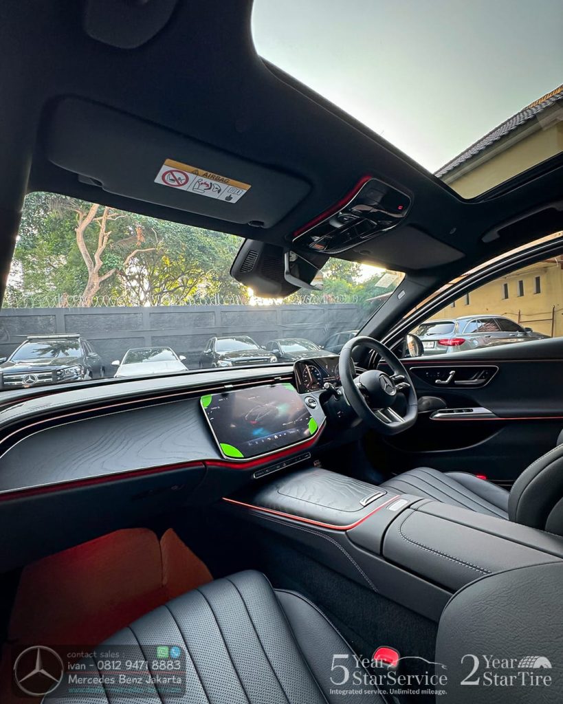 Interior Mercedes-Benz E300 AMG Line Indonesia 2025-2024 Black 12
